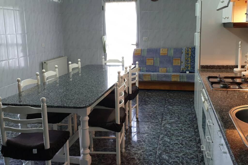 Casa Con Piscina Y Barbacoa Villa Freixido Luaran gambar